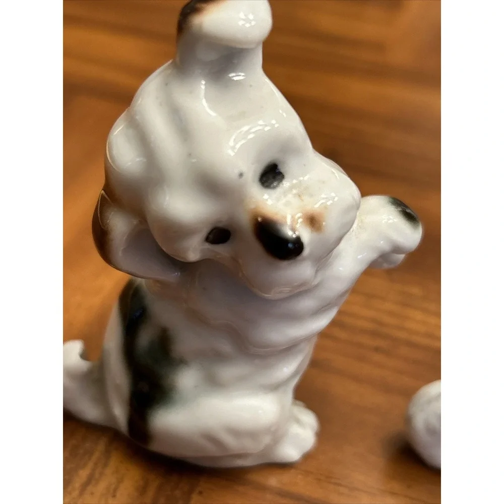vintage small porcelain‎ figurine made in japan Schnauzer Begging Dog